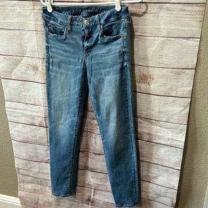 American Eagle woman’s 6 next level stretch blue jeans